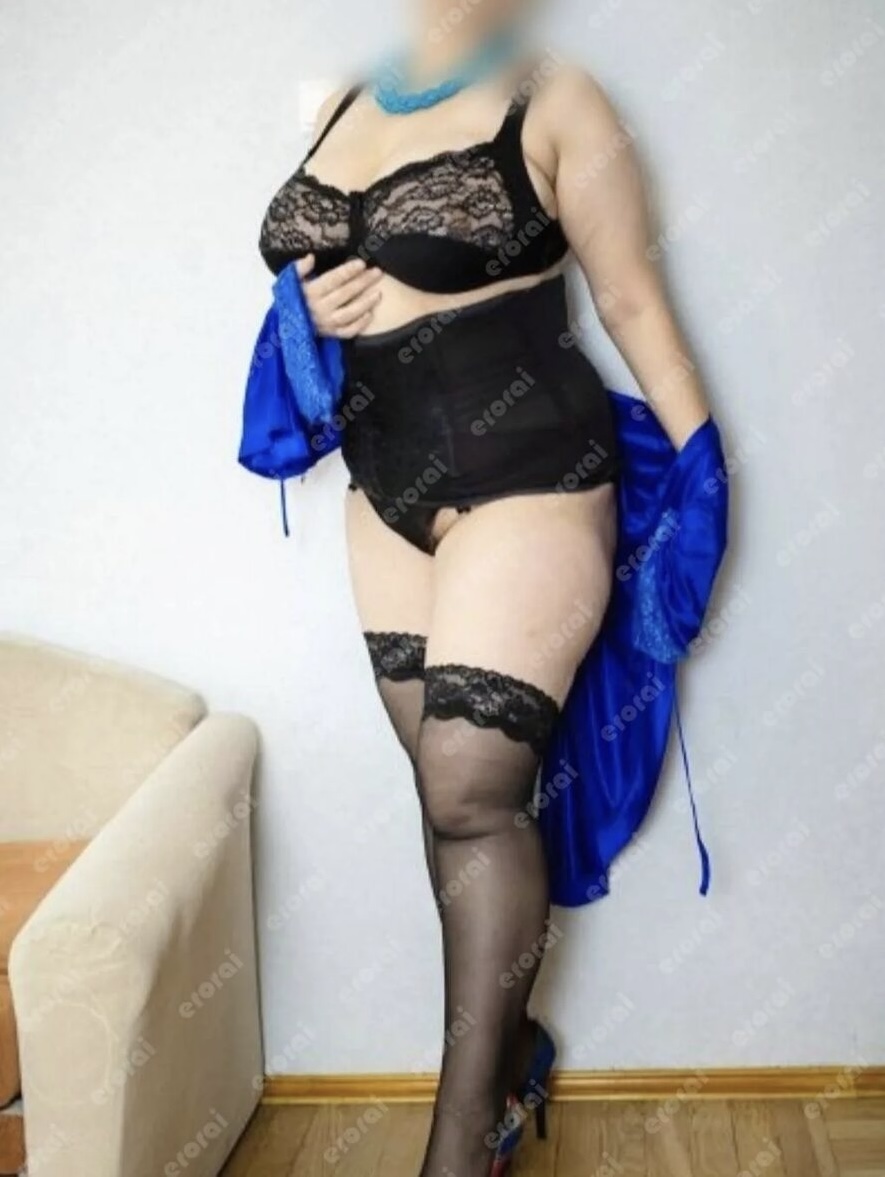 Массажистка Оляля с 5 размером груди сделает с удовольствием окончание в рот и примет у себя