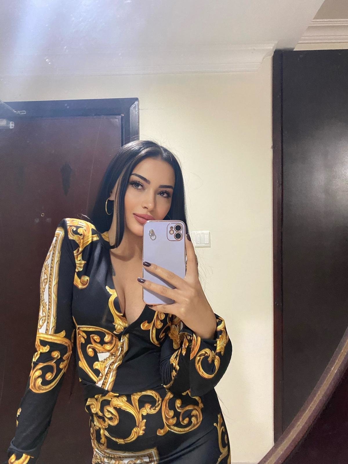 Проститутка Вика 21 лет исполнит минет в презервативе и примет у себя в Любой район