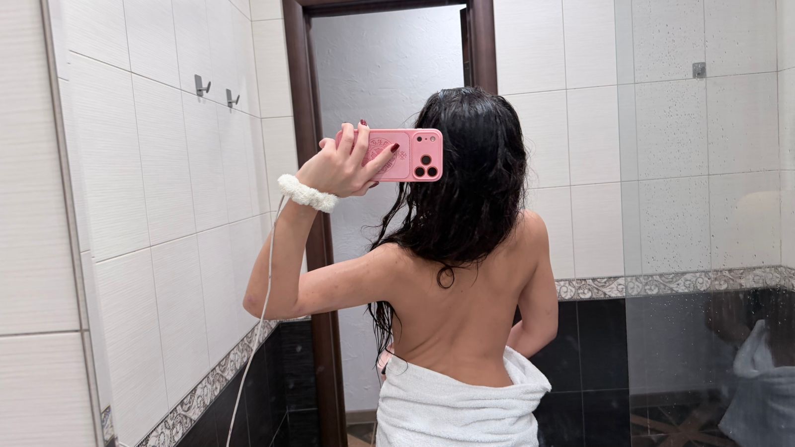 Девушка Настя 19 лет исполнит  и пригласит к себе