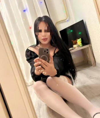 Брюнетка Алана с 1 размером груди сделает качественно анальный секс и примет у себя