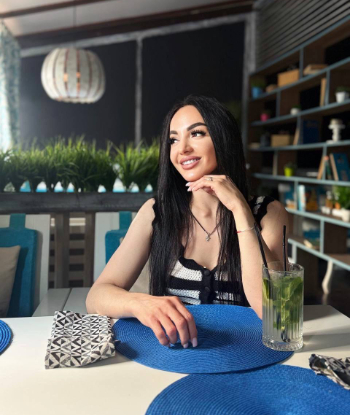 Брюнетка МИЯ REAL PHOTO с 2 размером груди сделает нежно урологический массаж и пригласит к себе