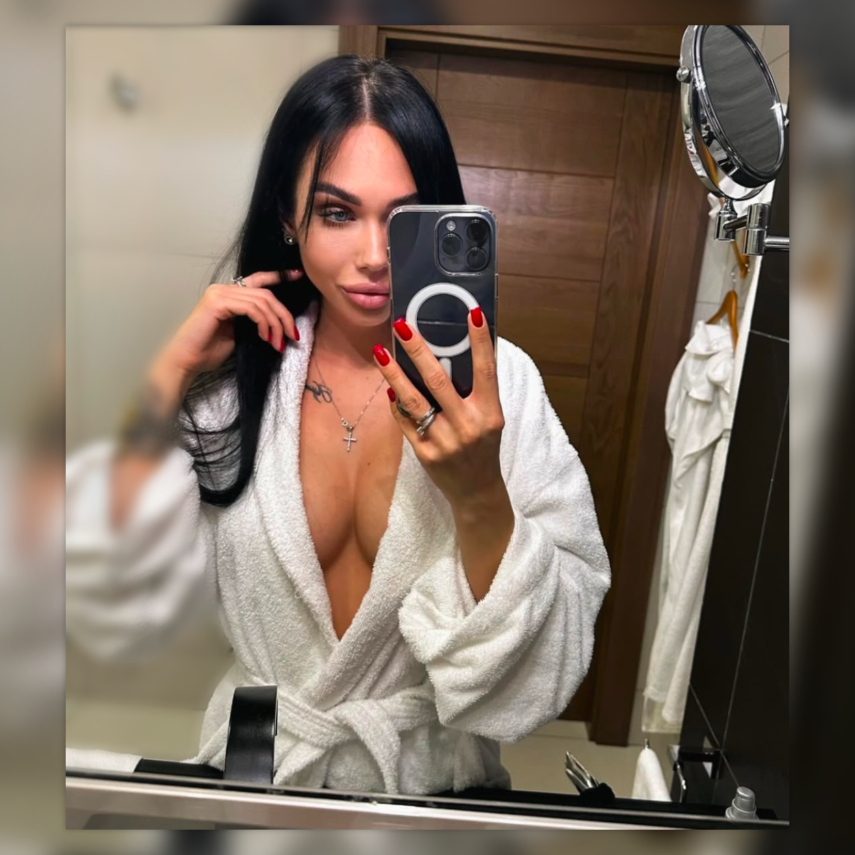 Девушка АНГЕЛИНА с 3 размером груди сделает профессионально минет глубокий и примет у себя