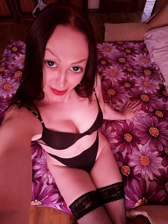 Чёрные Станислава с 3 размером груди сделает с удовольствием игрушки и позовет в гости