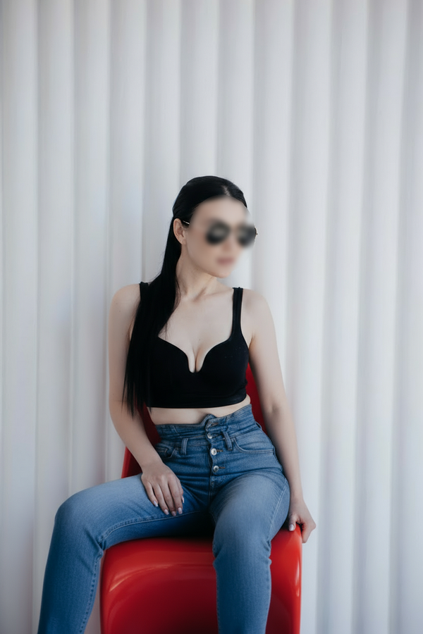 Девочка Ксюша с 3 размером груди сделает нежно окончание на грудь и пригласит к себе