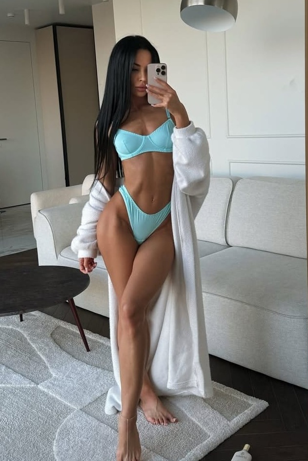 Индивидуалка ЭВЕЛИНА с 2 размером груди сделает профессионально минет без резинки и примет у себя