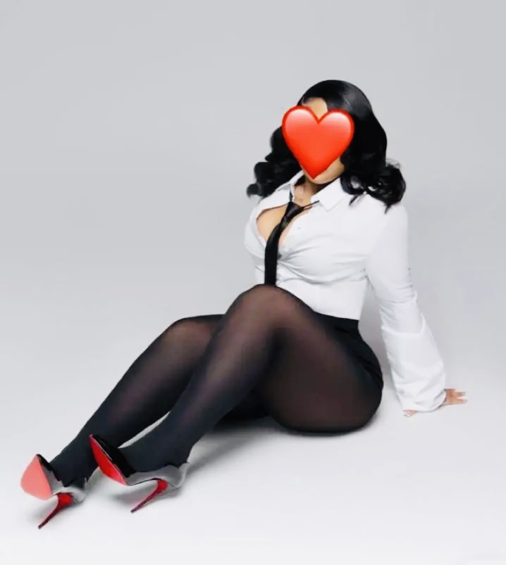 Путана Дина 23 лет сделает нежно минет без резинки и пригласит к себе